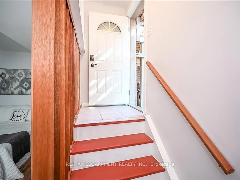 296 Winterberry Dr #LOWER — Photo 26