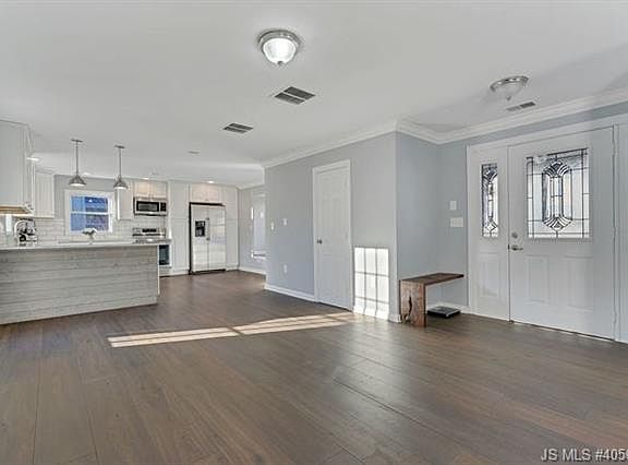 2nd image of 107 Chestnut Dr