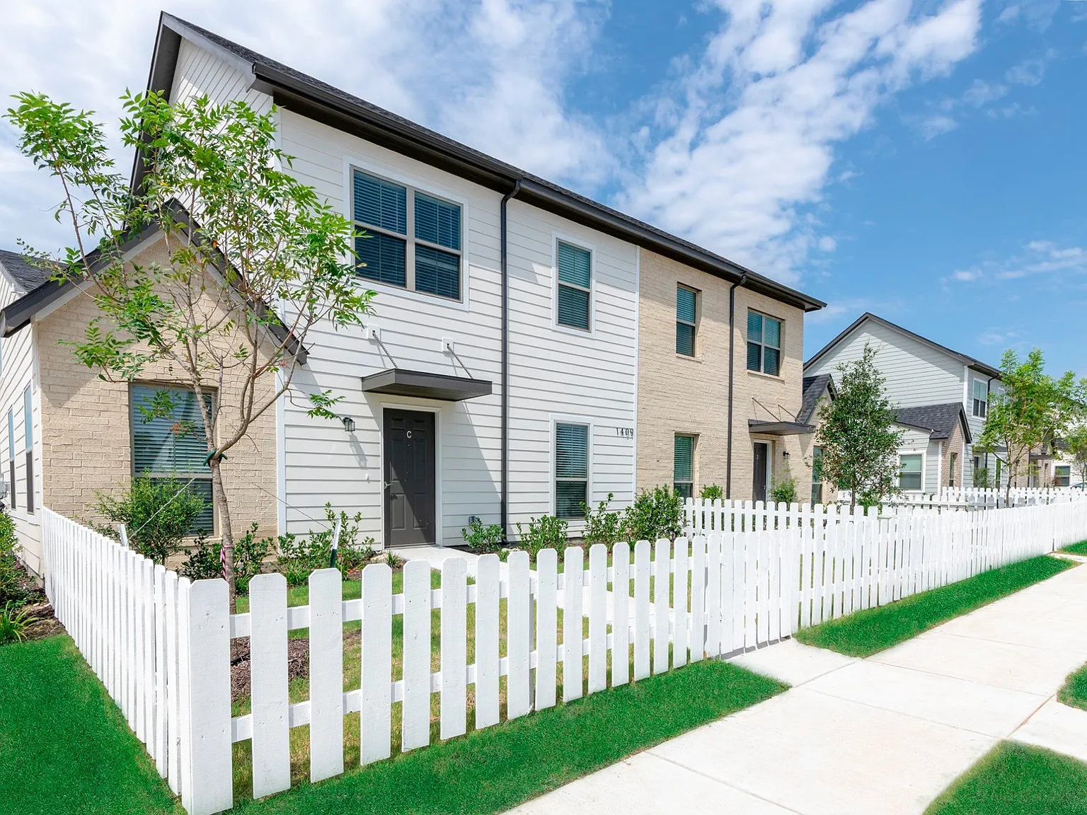 Townhomes at Princeton Meadows — Photo 3