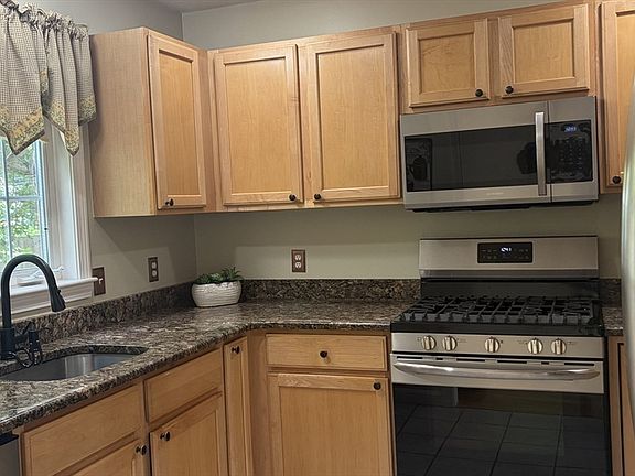 4th image of 646 Bedford St APT B2