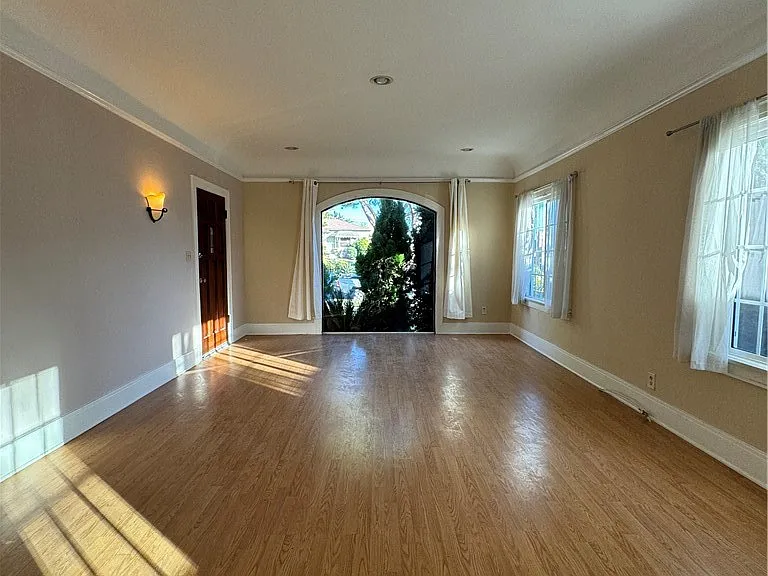 1327 S Longwood Ave #B — Photo 4
