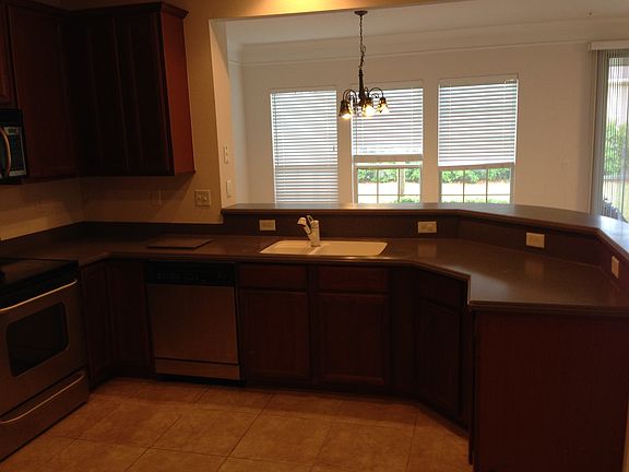 5th image of 11183 Castlemain Cir W