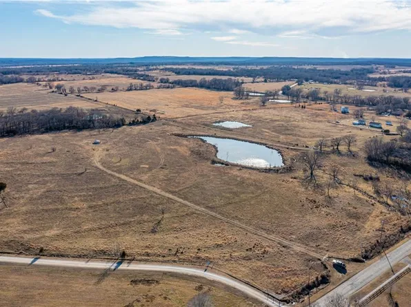 1 S Broadway St, Dustin, OK 74839