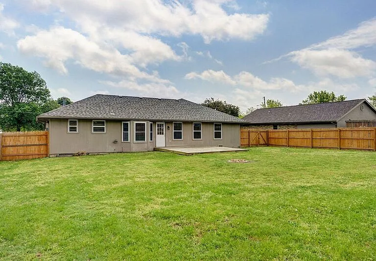 205 S Smalley St — Photo 16