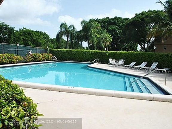 5th image of 701 NW 19th St APT 406