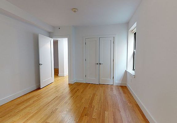 4th image of 10 W 65th St #4P