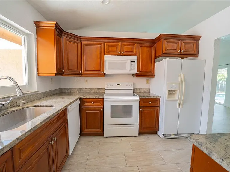 5332 NW 29th Ct — Photo 3