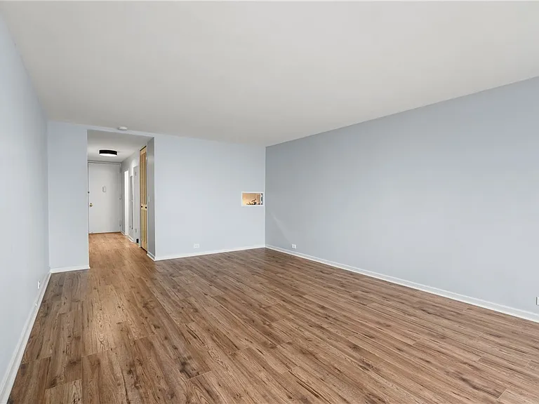 112 Washington Pl #4J — Photo 11