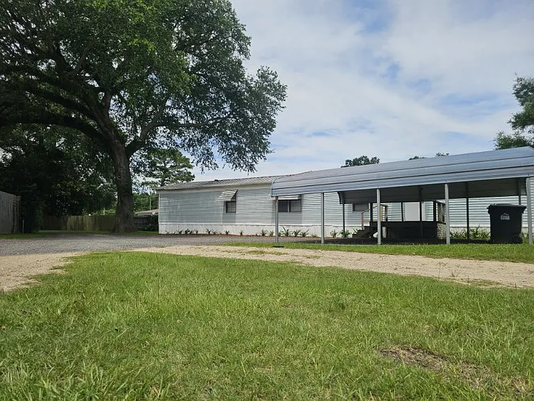 495 E Ten Mile Rd — Photo 1