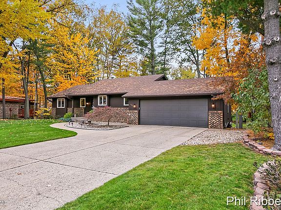 3rd image of 4661 Grenadier Dr SW