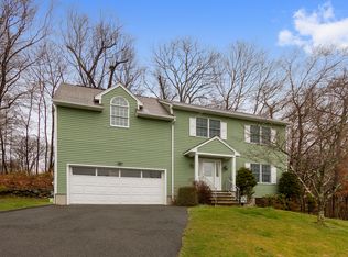 1 Suzette Ln, Valhalla, NY 10595