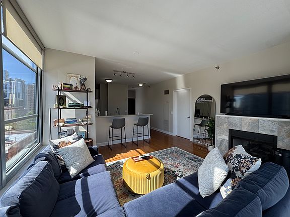5th image of 1600 S Prairie Ave Unit 1007S