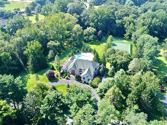 3rd image of 7 McCampbell Rd