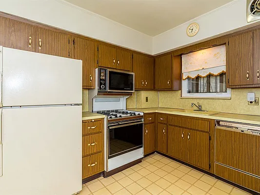 Sold by Keller Williams Realty Landmark | media 9