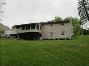 3rd image of 28 Woodland Dr