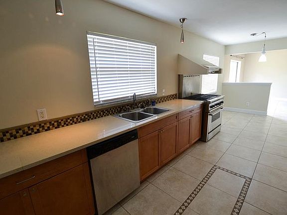 5th image of 130 Red Rose Cir