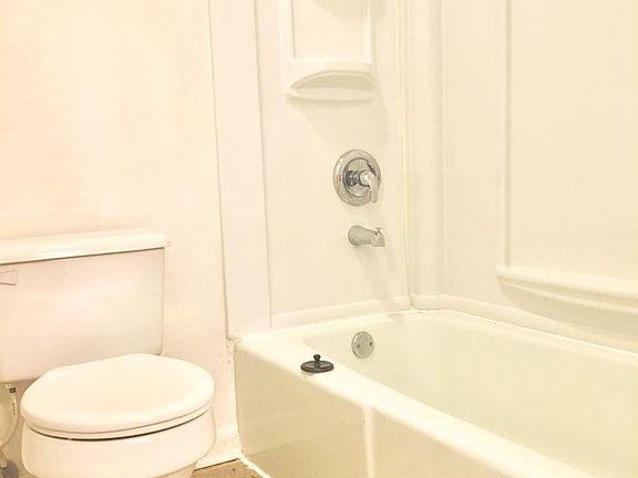 5th image of 3815 Cherwood Ln #B