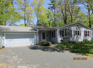12 Fireside Dr, Barrington, RI 02806