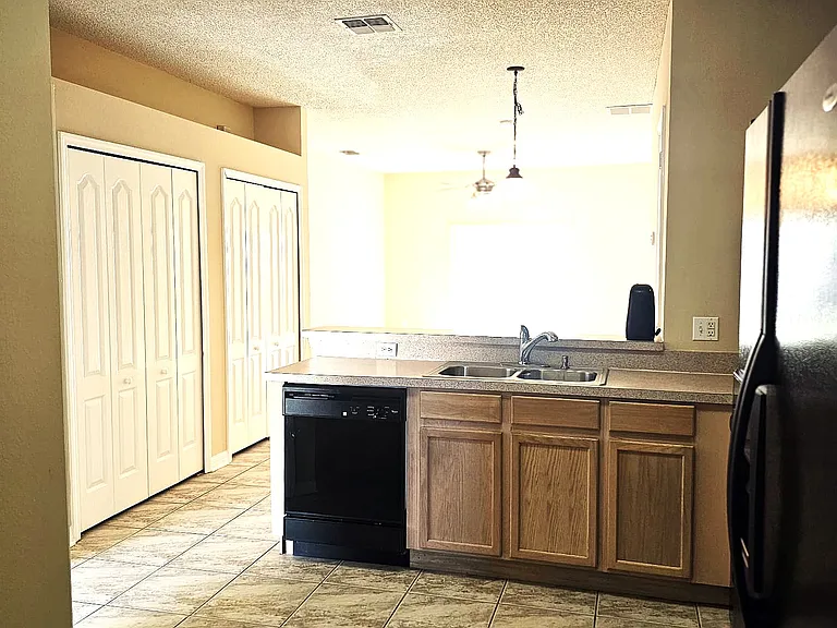 9935 Shadow Creek Dr — Photo 5