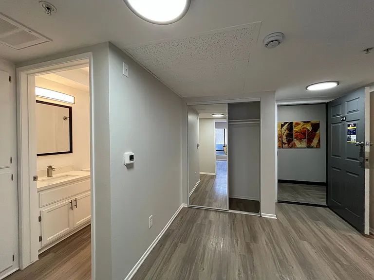 315 Virgil — Photo 23