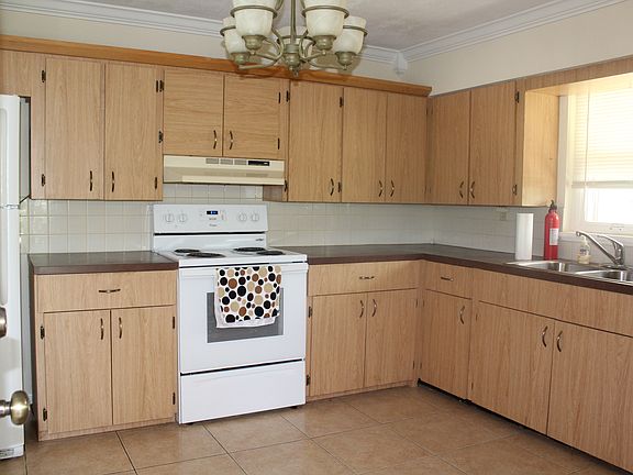 5th image of 4549 SW 24th Ave