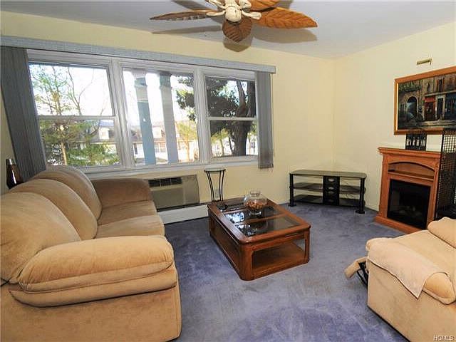 2nd image of 14 Bon Aire Cir