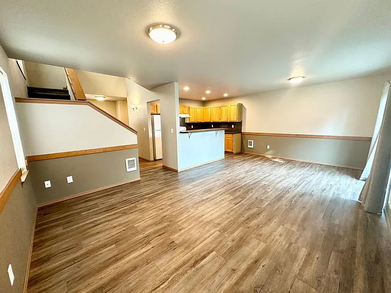 2102 N Yellowstone St — Photo 24
