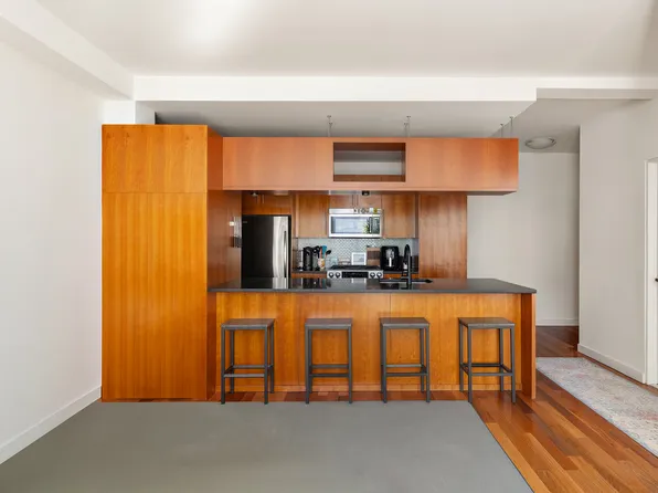 2-40 51st Avenue image 1 of 5