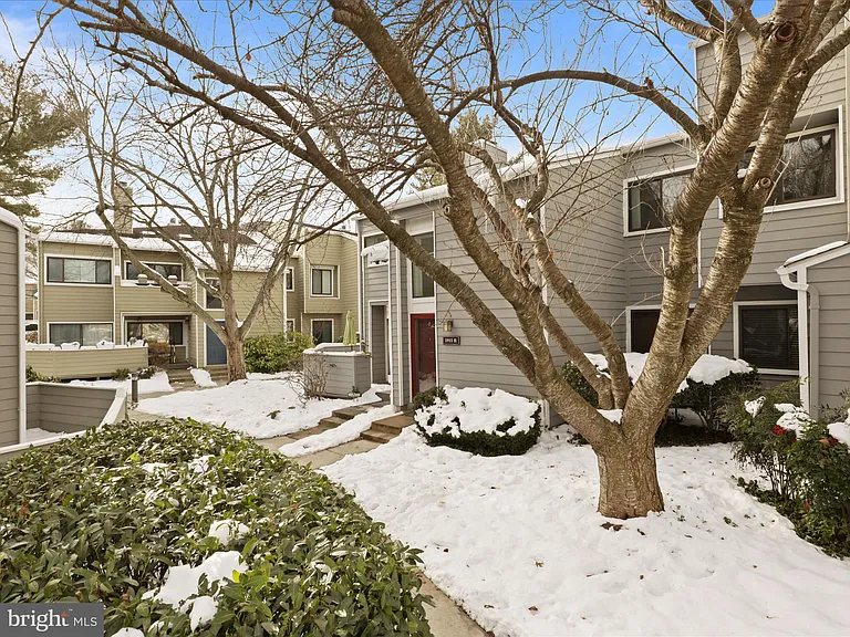 1911 Villaridge Dr #B-1911B — Photo 36