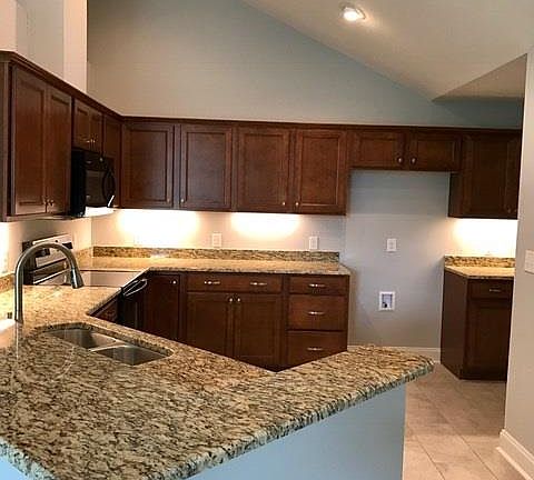 3rd image of 803D Wynnshire Dr