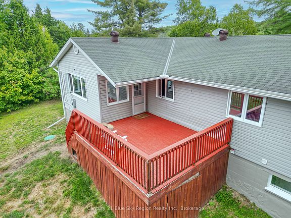 3rd image of 525 Maple Rd