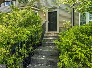 208 Knollwood Rd, Millersville, PA 17551