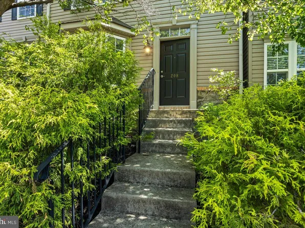 208 Knollwood Rd, Millersville, PA 17551