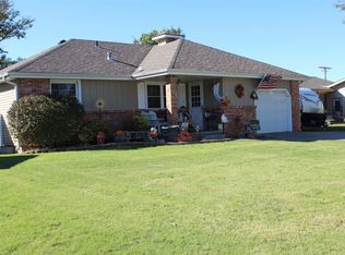 2254 Shalimar Dr, Salina, KS 67401