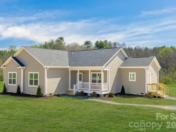 139 Mullinax Dr, Hendersonville, NC 28792