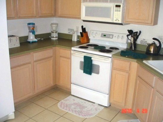 HR4P464GC-kitchen-area