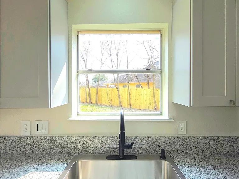 6706 Dinner Creek Ct — Photo 14