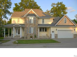 32032 Margaret Ct, Warren, MI 48093