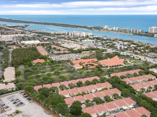 23 Live Oak Circle, Tequesta, FL 33469