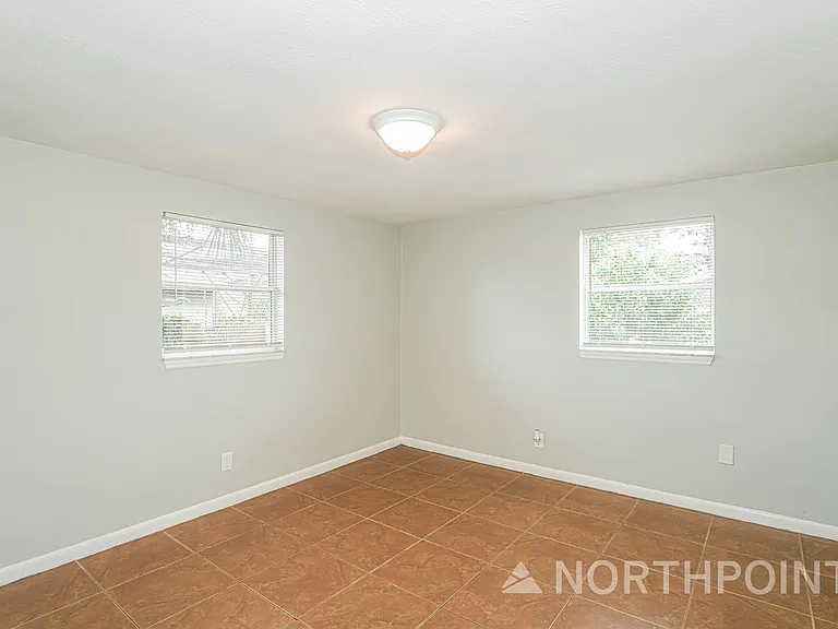 10301 N 17th St — Photo 10