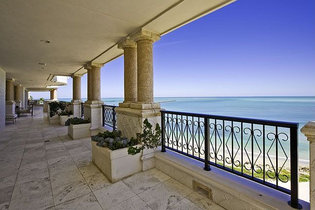 Huge Oceanfront balcony