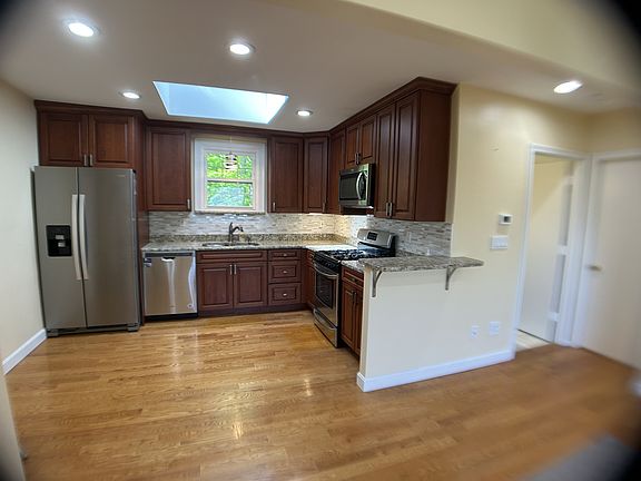 4th image of 41 Davis Ave Unit 1-4