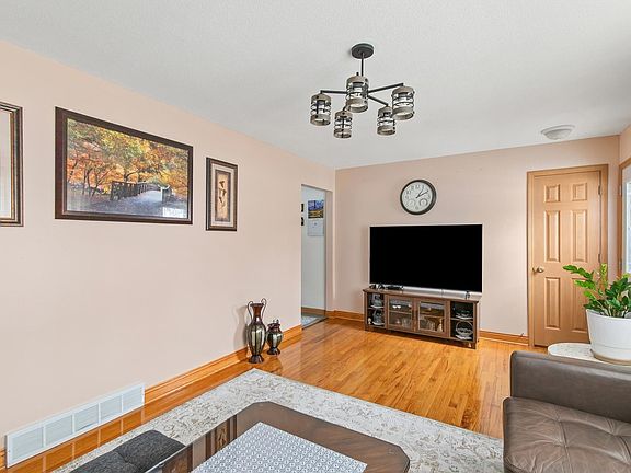 3rd image of 306 NE 5th St