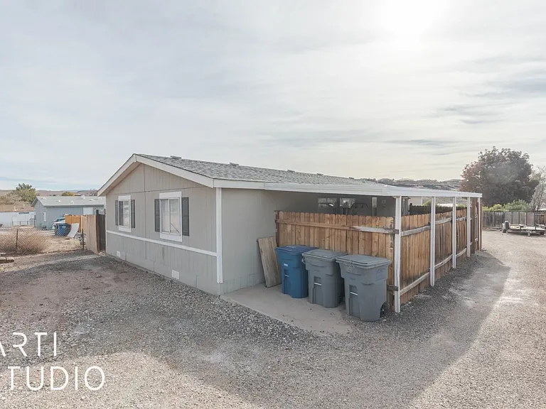 340 E Telegraph St — Photo 2