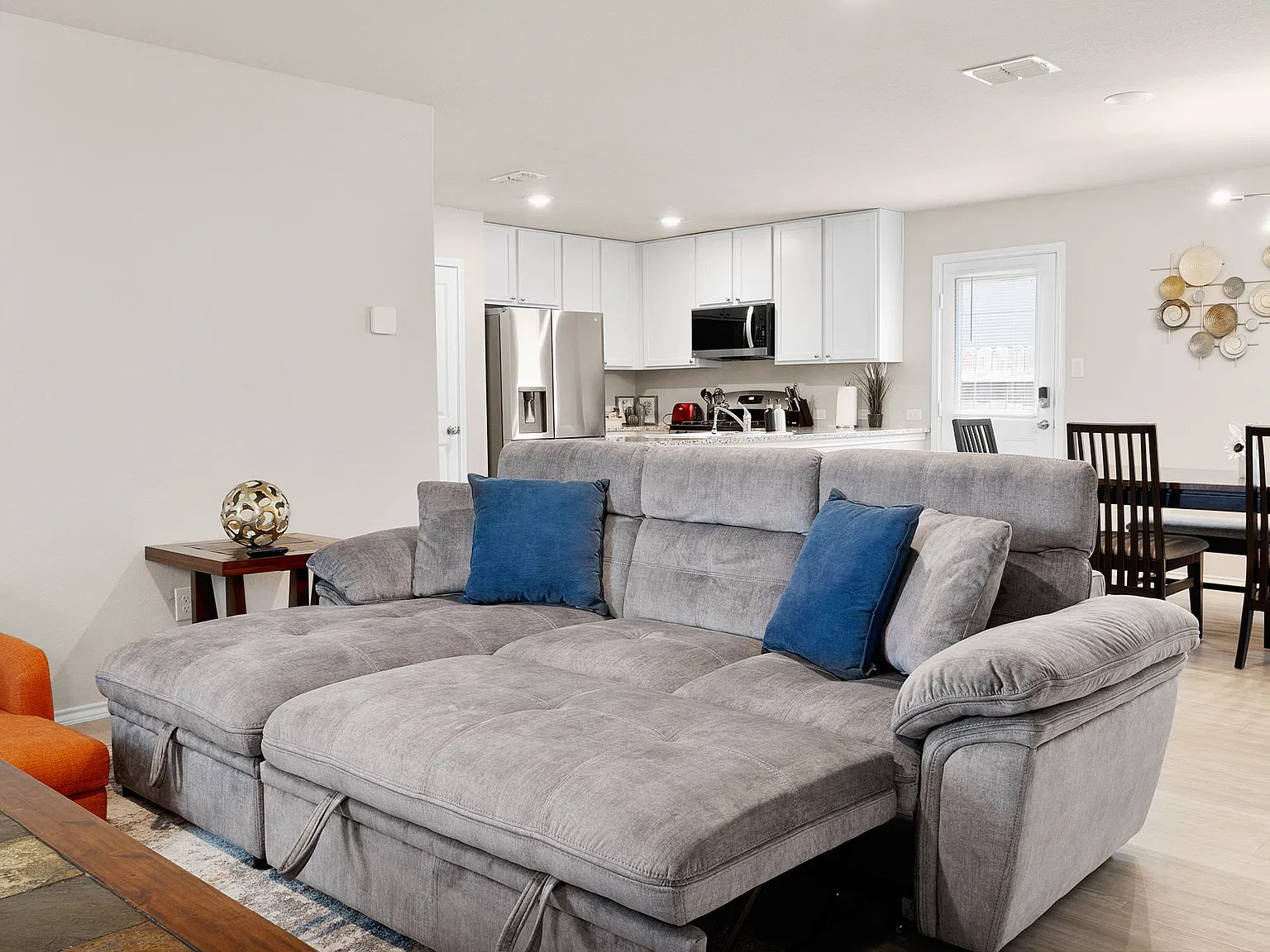 3 bed, 1450 sqft, $2,999 — Photo 2
