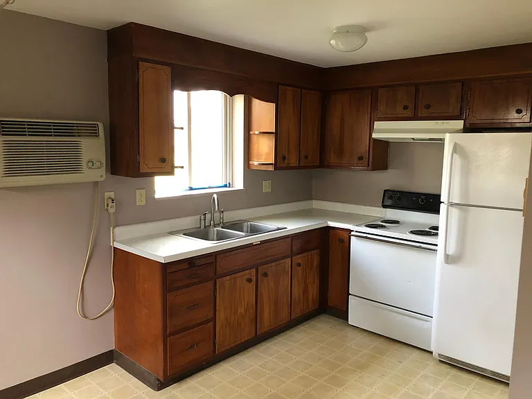 1335 Anderson Ave #4 — Photo 4