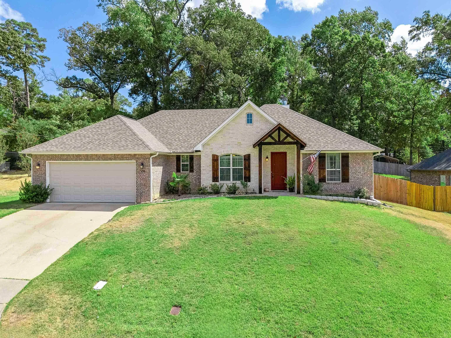 3 bed, 2.0 bath, 2020 sqft, $2,500 — Photo 1