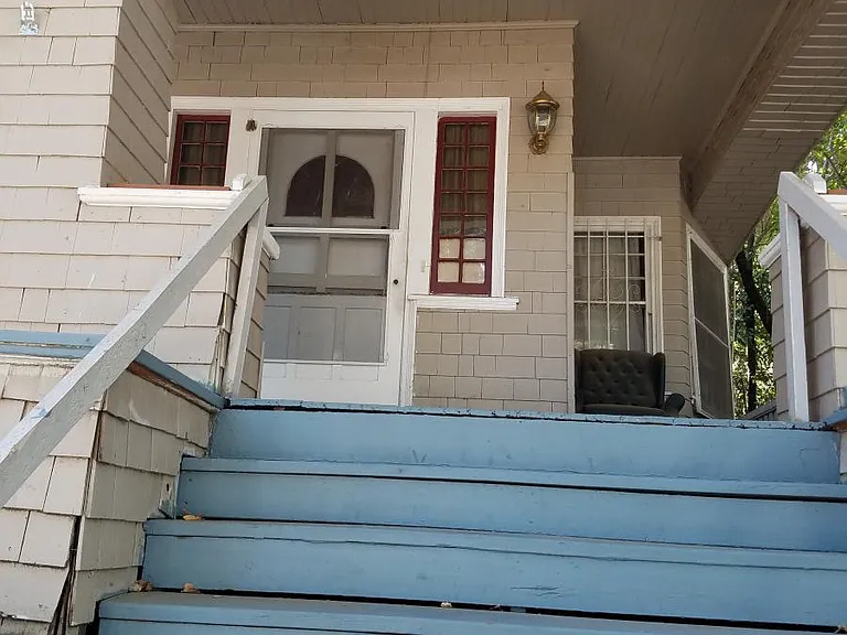 2106 H St — Photo 11