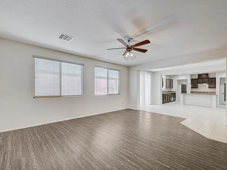 6637 Cliff Shore Ct — Photo 4