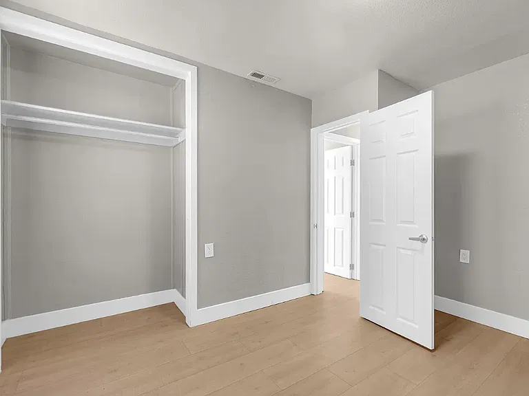 241 Linden St — Photo 9